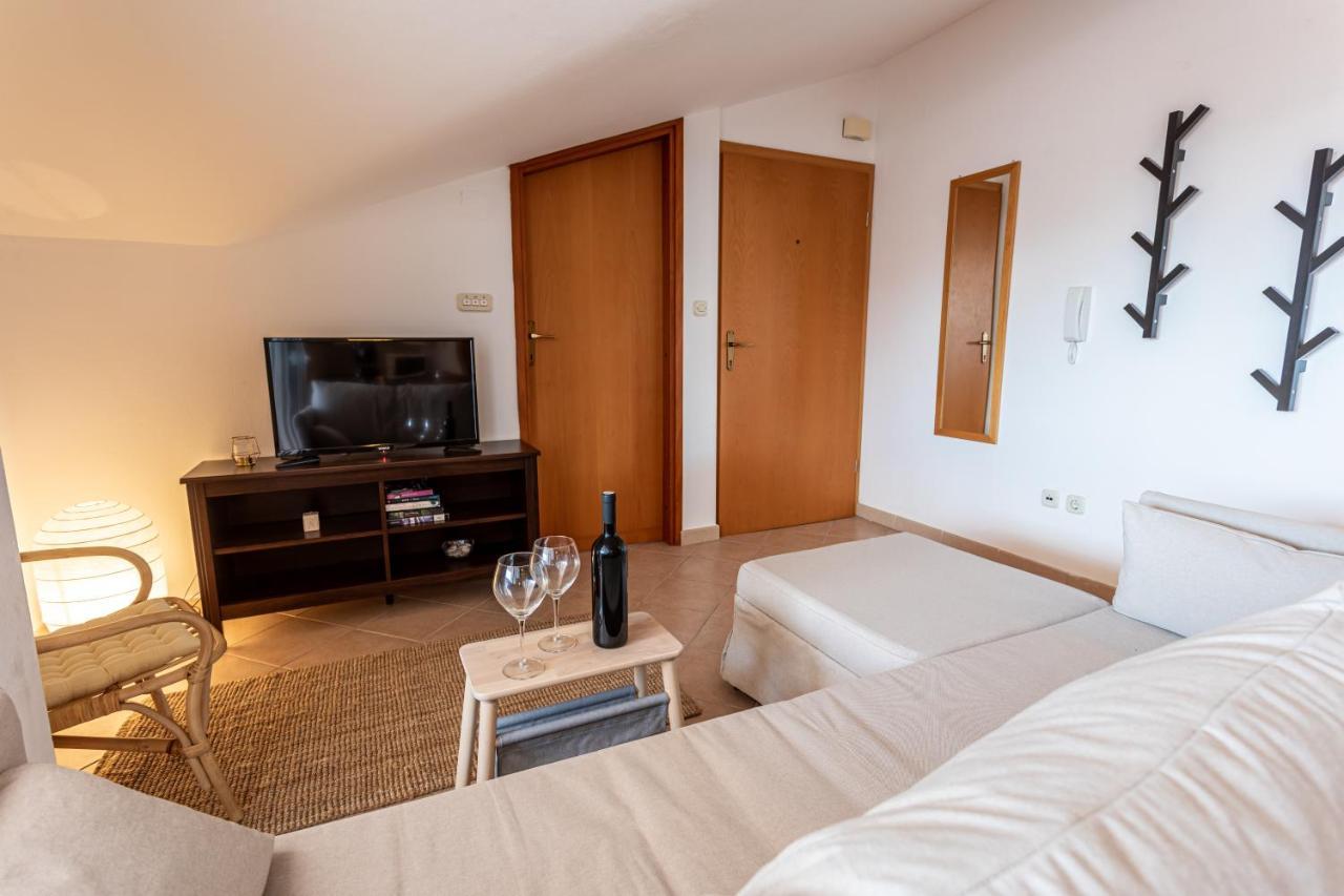 Apartment Tereza Malinska Exterior photo