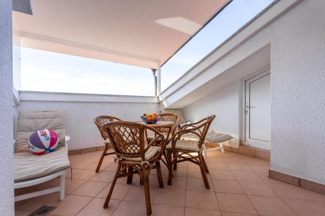 Apartment Tereza Malinska Exterior photo